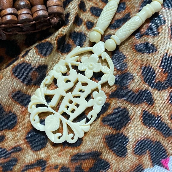 NWOT Ivory Japanese necklace and elastic bracelet - Picture 2 of 11
